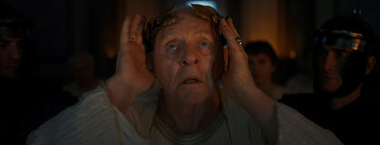 Anthony Hopkins come Vespasian in Those About To Die 1x01