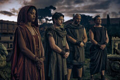 Kyshan Wilson come Aura, Iwan Rheon come Tenax in Those About To Die 1x08