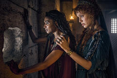 Sara Martins come Cala, Gabriella Pession come Antonia in Those About To Die 1x08