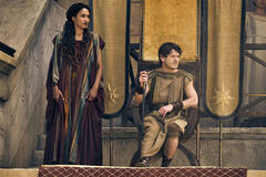 Sara Martins come Cala, Iwan Rheon come Tenax in Those About To Die 1x08