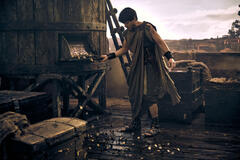 Iwan Rheon come Tenax in Those About To Die 1x09