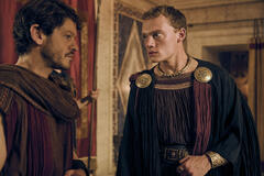 (S-D) Iwan Rheon come Tenax, Jojo Macari come Domitian in Those About To Die 1x09