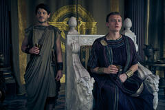 (S-D) Iwan Rheon come Tenax, Jojo Macari come Domitian in Those About To Die 1x09