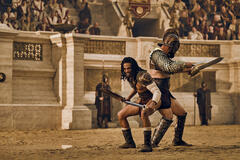 (S-D) Moe Hashim come Kwame, Johannes Haukur Johannesson come Viggo in Those About To Die 1x10