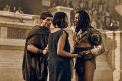 (S-D) Goncalo Almeida come Elia, Alicia Edogamhe come Jula, Moe Hashim come Kwame in Those About To Die 1x10