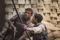 Taron Egerton come Robin in Robin Hood - L'origine della leggenda