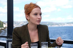 Basak Gümülcinelioglu (Neva Seçkin) in Segreti di Famiglia 1x10