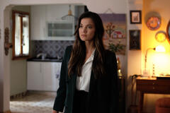 Pinar Deniz (Ceylin Erguvan) in Segreti di Famiglia 1x11