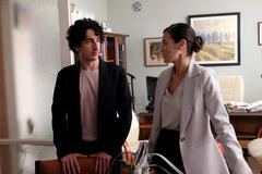 Onur Durmaz (Engin Tilmen), Pinar Deniz (Ceylin Erguvan)  in Segreti di Famiglia 1x14