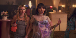 Rex (Emma Roberts) e Nadine (Poppy Liu) in Space Cadet