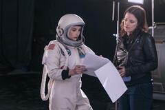 Emma Roberts (Rex) e la regista Liz W. Garcia sul set del film Space Cadet