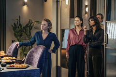 Anna Maria Mühe, Janina Uhse, Taneshia Abt e Max Bretschneider in Blame the Game - Immagine dal set