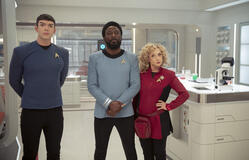 Ethan Peck come Spock, Babs Olusanmokun come M'Benga e Carol Kane come Pelia in Star Trek: Strange New Worlds - Stagione 3