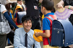 Hidetoshi Nishijima in Sunny 1x04