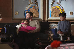 Ipek Çiçek (Ceylan), Kivanç Tatlitug (Aslan), Canan Ergüder (Leyla) in The Family (Aile) 1x10 (versione italiana)