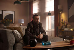 Nejat Isler (Cihan) in The Family (Aile) 1x10 (versione italiana)