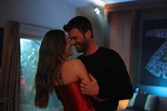 Serenay Sarikaya (Devin), Kivanç Tatlitug (Aslan) in The Family (Aile) 1x04 (versione italiana)