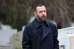 Nejat Isler (Cihan) in The Family (Aile) 1x06 (versione italiana)