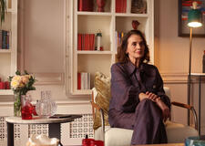 Nur Sürer (Hülya) in The Family (Aile) 1x07 (versione italiana)