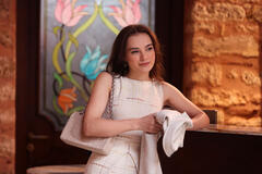 Yüsra Geyik (Yagmur) in The Family (Aile) 1x09 (versione italiana)