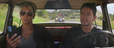 Halle Berry come Roxanne Hall e Mark Wahlberg come Mike McKenna in The Union