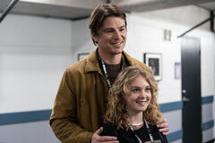 (S-D) Josh Hartnett come Cooper e Ariel Donoghue come Riley in Trap