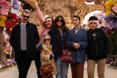 Luca Argentero tra il cast del film Una Famiglia Sottosopra di Alessandro Genovesi - First Look