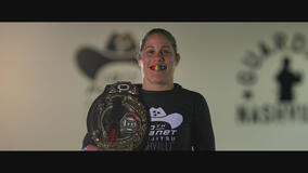 Liz Carmouche in We All Play di Pablo de la Chica - Immagine dal film