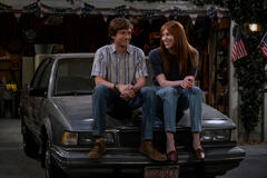 (S-D) Topher Grace come Eric Forman, Laura Prepon come Donna Pinciotti in That '90s Show 1x01