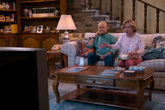 (S-D) Kurtwood Smith come Red Forman, Debra Jo Rupp come Kitty Forman in That '90s Show 1x04