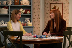 (S-D) Callie Haverda come Leia Forman, Laura Prepon come Donna Pinciotti in That '90s Show 1x05