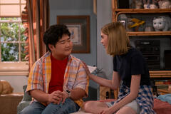 (S-D) Reyn Doi come Ozzie, Callie Haverda come Leia Forman in That '90s Show 1x05