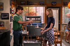 (S-D) Mace Coronel come Jay Kelso, Callie Haverda come Leia Forman in That '90s Show 1x05