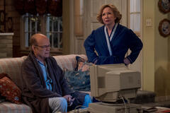 (S-D) Kurtwood Smith come Red Forman, Debra Jo Rupp come Kitty Forman in That '90s Show 1x05