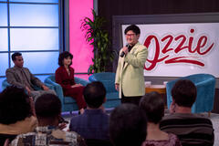 (S-D) Indar Smith come Trevor, Sam Morelos come Nikki, Reyn Doi come Ozzie in That '90s Show 1x07