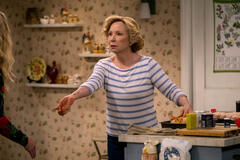 Debra Jo Rupp come Kitty Forman in That '90s Show 1x07