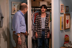 (S-D) Kurtwood Smith come Red Forman, Mace Coronel come Jay Kelso in That '90s Show 1x07