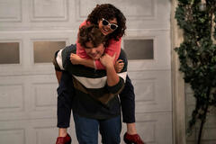 (S-D) Maxwell Acee Donovan come Nate, Sam Morelos come Nikki in That '90s Show 1x08