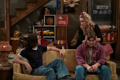 (S-D) Mace Coronel come Jay, Max Donovan come Nate, Andrea Anders come Sherri in That '90s Show 2x03