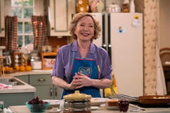 Debra Jo Rupp come Kitty in That '90s Show 2x03