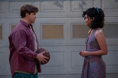 (S-D) Max Donovan come Nate, Sam Morelos come Nikki in That '90s Show 2x03