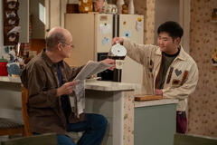 (S-D) Kurtwood Smith come Red, Reyn Doi come Ozzie in That '90s Show 2x04