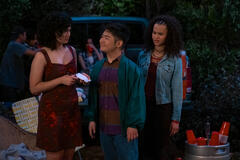 (S-D) Sam Morelos come Nikki, Reyn Doi come Ozzie, Ashley Aufderheide come Gwen in That '90s Show