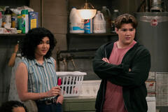 (S-D) Sam Morelos come Nikki, Max Donovan come Nate in That '90s Show