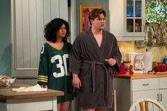 (S-D) Sam Morelos come Nikki, Max Donovan come Nate in That '90s Show 2x06