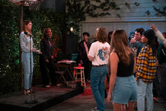 (S-D) Jason Mewes come Bunch, Kevin Smith come Sonny in That '90s Show 2x08