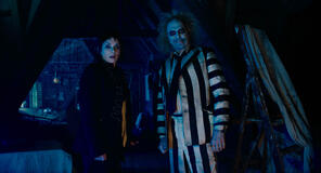 Winona Ryder come Lydia e Michael Keaton come Beetlejuice in Beetlejuice Beetlejuice