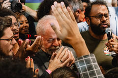 Il candidato presidenziale Luiz Inacio Lula da Silva partecipa a un evento elettorale con leader e sostenitori evangelici a San Paolo, Brasile - Apocalypse in the Tropics - Immagine ufficiale