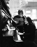 John Lennon e Yoko Ono negli anni '70 in One to One: John & Yoko
