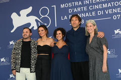 Delegazione del film Apocalypse in the Tropics al photocall del film di Petra Costa a Venezia 81 il 29 agosto 2024